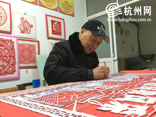 73岁的何华顺老人，是浙江省首批“优秀民间文艺人才”